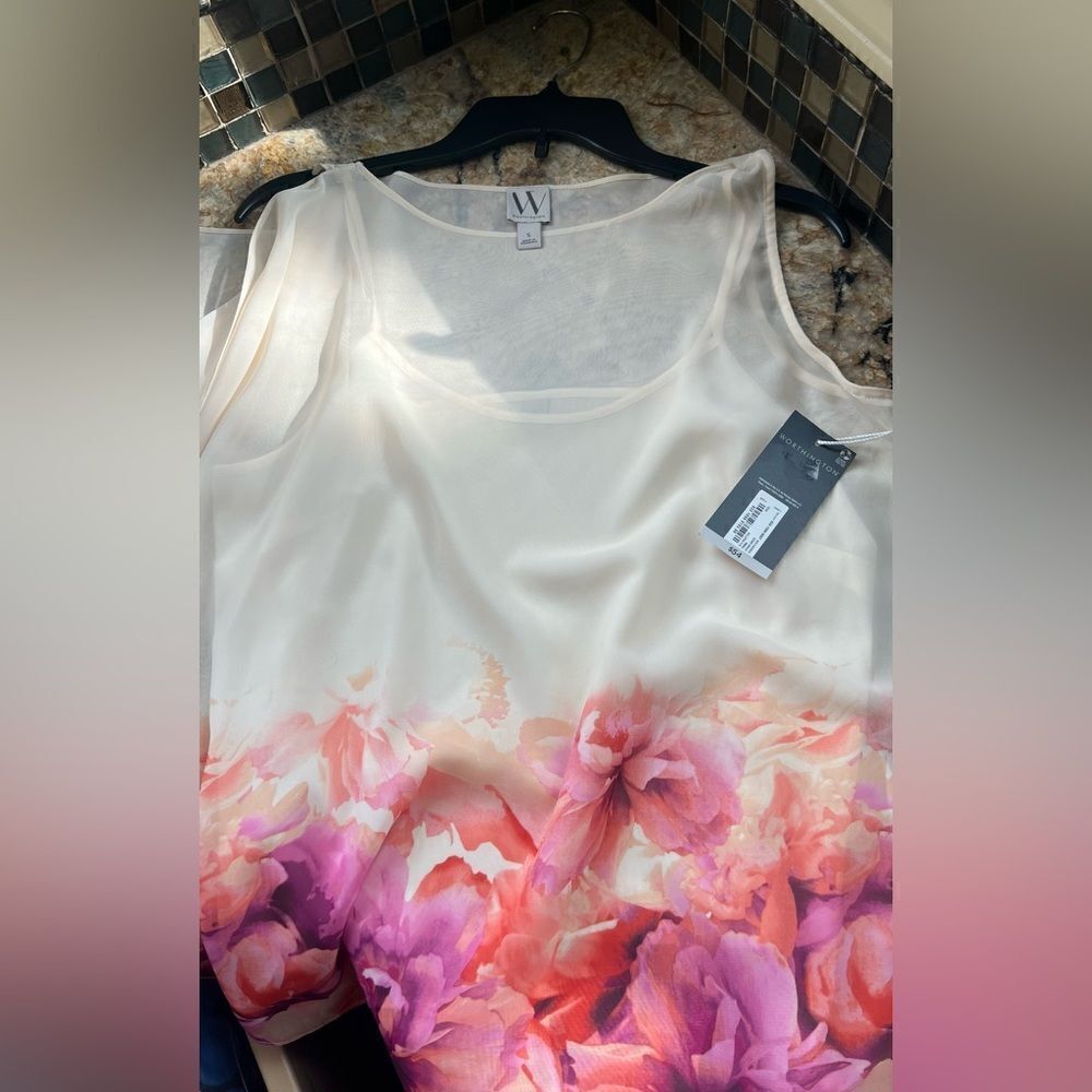 NWT Floral Spring Sheer Top - Picture 3 of 4